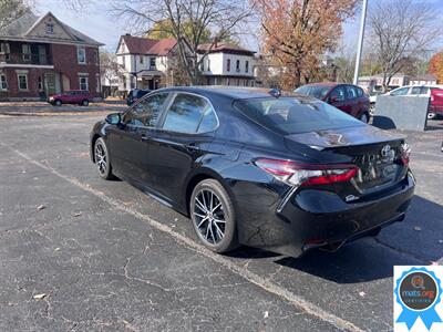 2023 Toyota Camry SE   - Photo 4 - Richmond, IN 47374