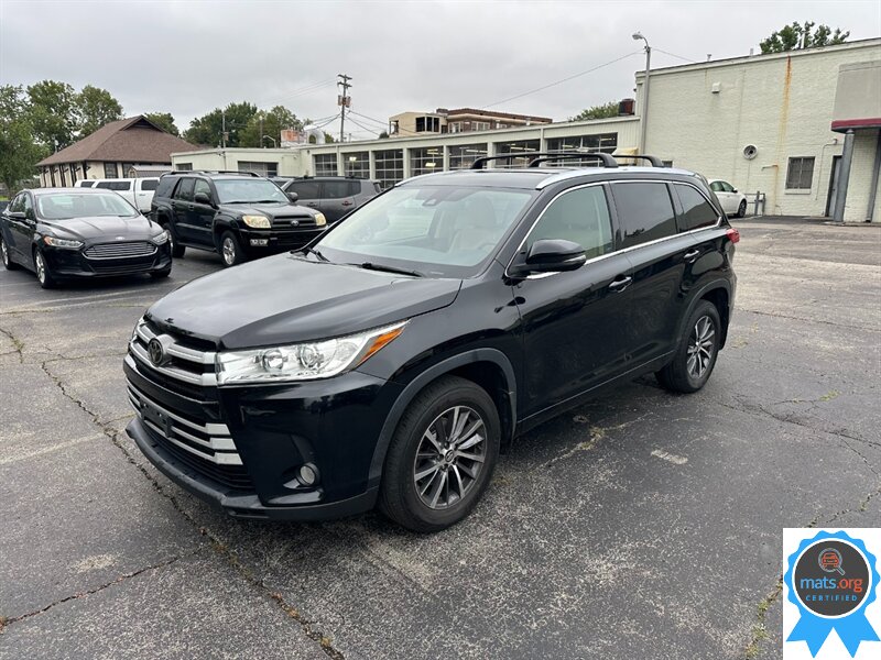 2017 Toyota Highlander XLE   - Photo 1 - Richmond, IN 47374