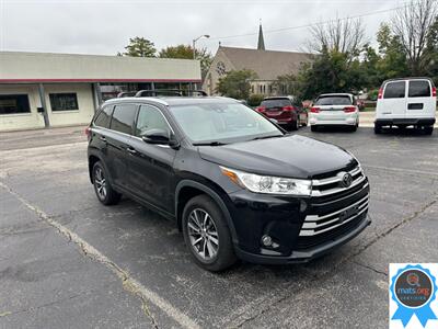 2017 Toyota Highlander XLE   - Photo 2 - Richmond, IN 47374