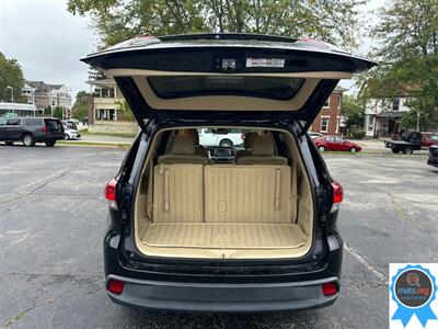 2017 Toyota Highlander XLE   - Photo 5 - Richmond, IN 47374