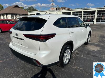 2023 Toyota Highlander L   - Photo 3 - Richmond, IN 47374