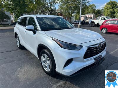 2023 Toyota Highlander L   - Photo 2 - Richmond, IN 47374