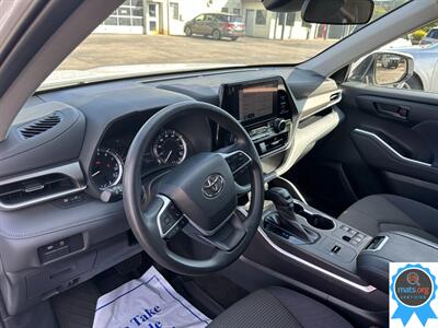 2023 Toyota Highlander L   - Photo 12 - Richmond, IN 47374