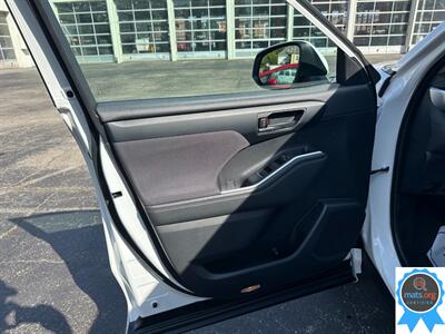 2023 Toyota Highlander L   - Photo 6 - Richmond, IN 47374