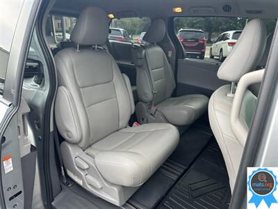 2020 Toyota Sienna XLE 8-Passenger   - Photo 14 - Richmond, IN 47374