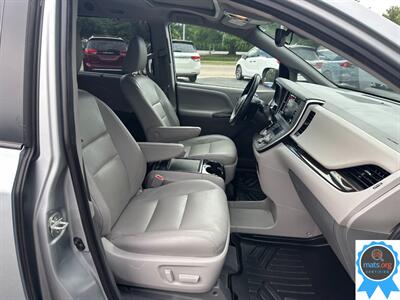 2020 Toyota Sienna XLE 8-Passenger   - Photo 13 - Richmond, IN 47374