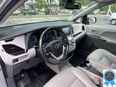 2020 Toyota Sienna XLE 8-Passenger   - Photo 10 - Richmond, IN 47374