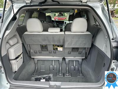 2020 Toyota Sienna XLE 8-Passenger   - Photo 7 - Richmond, IN 47374