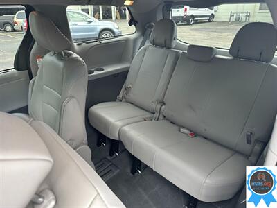 2020 Toyota Sienna XLE 8-Passenger   - Photo 12 - Richmond, IN 47374