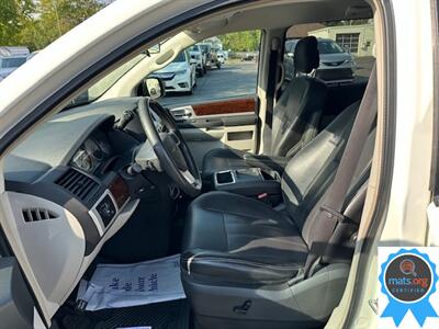 2010 Chrysler Town & Country Touring Plus   - Photo 9 - Richmond, IN 47374