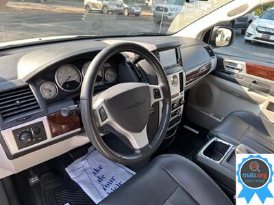 2010 Chrysler Town & Country Touring Plus   - Photo 10 - Richmond, IN 47374