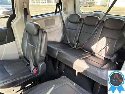 2010 Chrysler Town & Country Touring Plus   - Photo 12 - Richmond, IN 47374