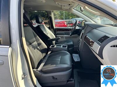 2010 Chrysler Town & Country Touring Plus   - Photo 13 - Richmond, IN 47374