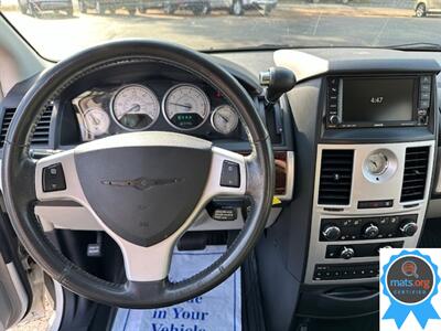 2010 Chrysler Town & Country Touring Plus   - Photo 15 - Richmond, IN 47374