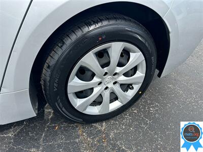 2022 Toyota Corolla LE   - Photo 5 - Richmond, IN 47374