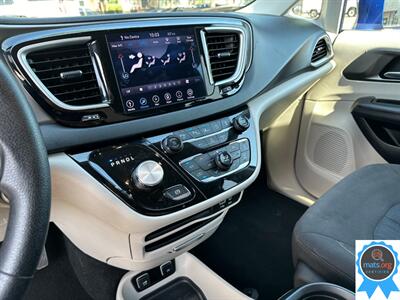 2020 Chrysler Pacifica Touring   - Photo 17 - Richmond, IN 47374