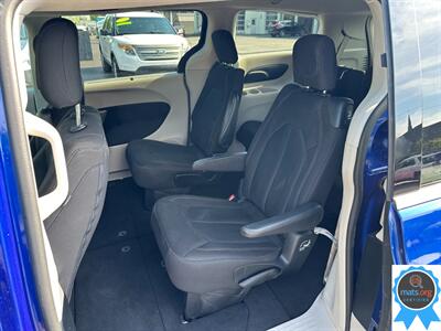 2020 Chrysler Pacifica Touring   - Photo 11 - Richmond, IN 47374