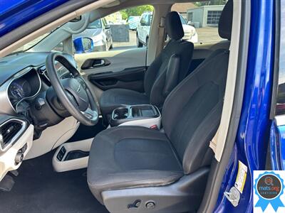 2020 Chrysler Pacifica Touring   - Photo 9 - Richmond, IN 47374