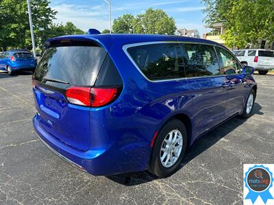 2020 Chrysler Pacifica Touring   - Photo 3 - Richmond, IN 47374