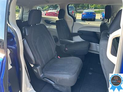 2020 Chrysler Pacifica Touring   - Photo 14 - Richmond, IN 47374