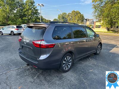 2018 Toyota Sienna XLE 7-Passenger AWD   - Photo 3 - Richmond, IN 47374