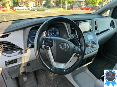2018 Toyota Sienna XLE 7-Passenger AWD   - Photo 8 - Richmond, IN 47374