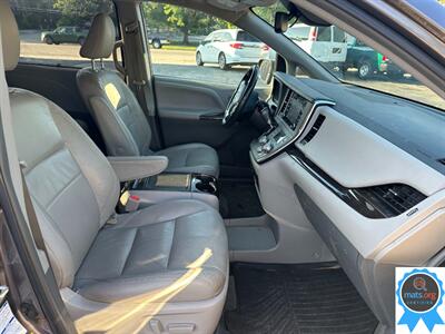 2018 Toyota Sienna XLE 7-Passenger AWD   - Photo 9 - Richmond, IN 47374