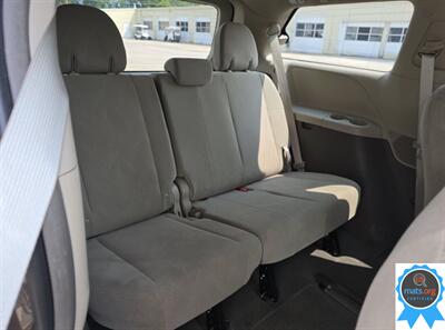 2019 Toyota Sienna L 7-Passenger   - Photo 6 - Richmond, IN 47374