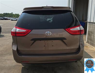 2019 Toyota Sienna L 7-Passenger   - Photo 10 - Richmond, IN 47374
