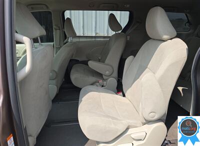 2019 Toyota Sienna L 7-Passenger   - Photo 5 - Richmond, IN 47374
