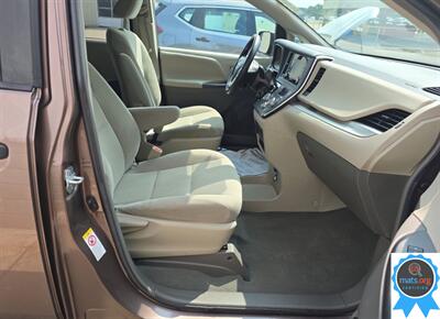 2019 Toyota Sienna L 7-Passenger   - Photo 9 - Richmond, IN 47374