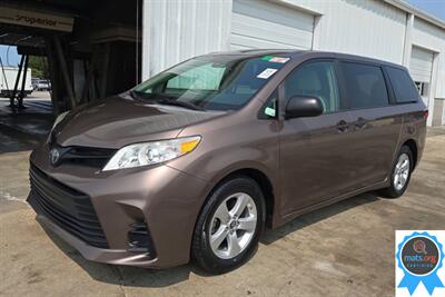 2019 Toyota Sienna L 7-Passenger   - Photo 11 - Richmond, IN 47374