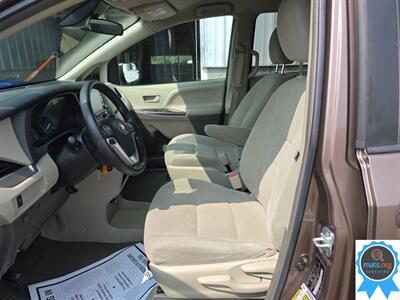 2019 Toyota Sienna L 7-Passenger   - Photo 7 - Richmond, IN 47374