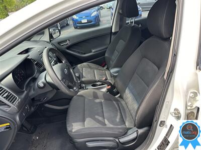 2016 Kia Forte LX *Stick Shift*   - Photo 7 - Richmond, IN 47374