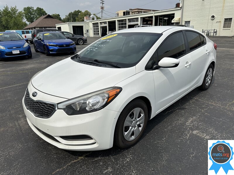 2016 Kia Forte LX *Stick Shift* - Photo 1 - Richmond, IN 47374
