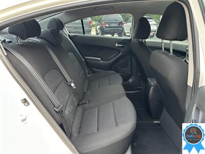 2016 Kia Forte LX *Stick Shift*   - Photo 9 - Richmond, IN 47374