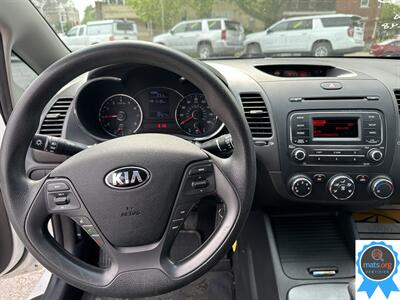 2016 Kia Forte LX *Stick Shift*   - Photo 10 - Richmond, IN 47374