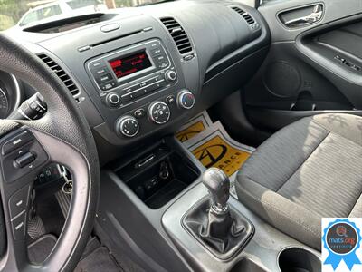 2016 Kia Forte LX *Stick Shift*   - Photo 12 - Richmond, IN 47374