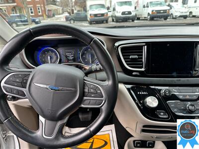 2017 Chrysler Pacifica Touring-L   - Photo 15 - Richmond, IN 47374