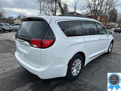 2017 Chrysler Pacifica Touring-L   - Photo 3 - Richmond, IN 47374