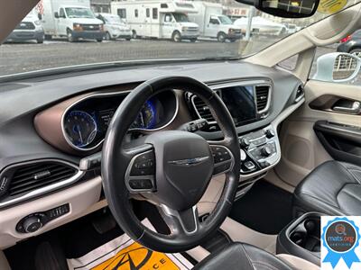 2017 Chrysler Pacifica Touring-L   - Photo 10 - Richmond, IN 47374