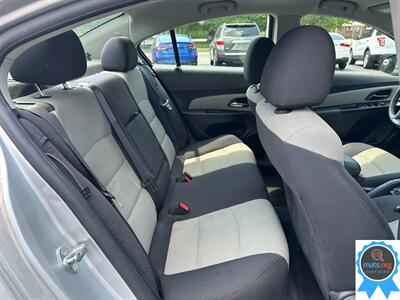 2012 Chevrolet Cruze LS   - Photo 11 - Richmond, IN 47374