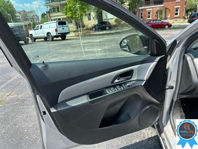 2012 Chevrolet Cruze LS   - Photo 6 - Richmond, IN 47374
