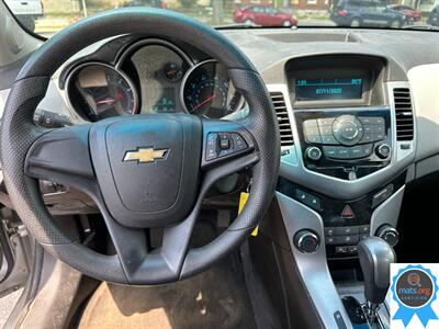 2012 Chevrolet Cruze LS   - Photo 12 - Richmond, IN 47374