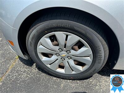 2012 Chevrolet Cruze LS   - Photo 5 - Richmond, IN 47374