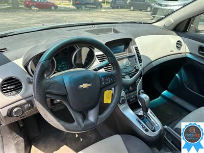 2012 Chevrolet Cruze LS   - Photo 8 - Richmond, IN 47374