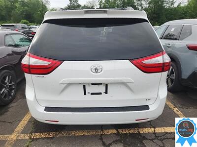 2019 Toyota Sienna LE 8-Passenger   - Photo 5 - Richmond, IN 47374