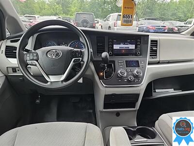 2019 Toyota Sienna LE 8-Passenger   - Photo 8 - Richmond, IN 47374
