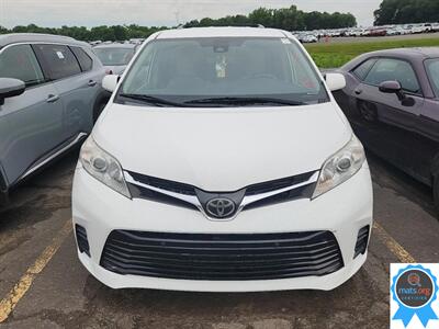 2019 Toyota Sienna LE 8-Passenger   - Photo 2 - Richmond, IN 47374