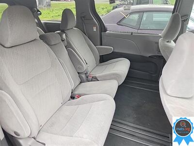 2019 Toyota Sienna LE 8-Passenger   - Photo 13 - Richmond, IN 47374